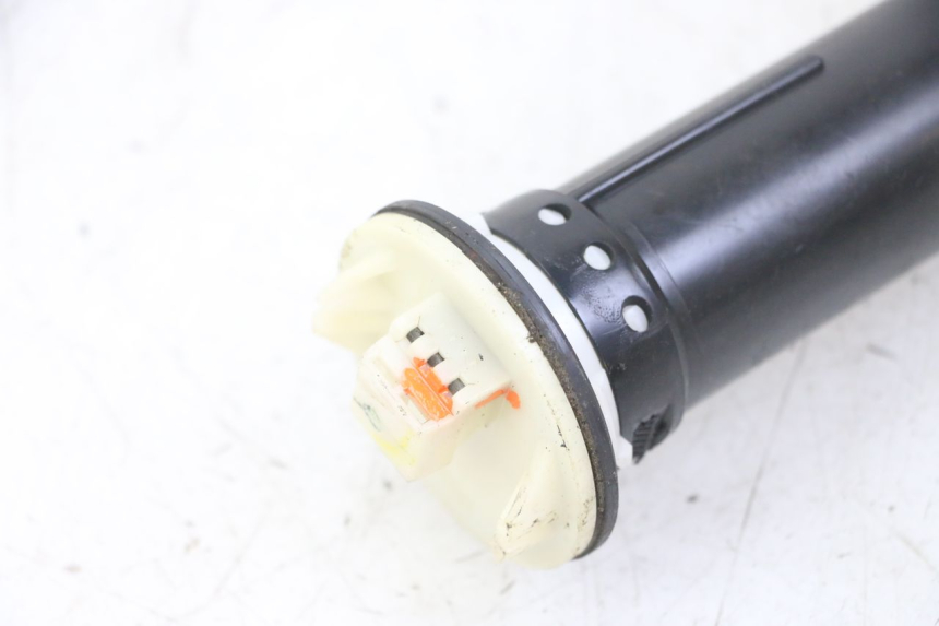 photo de FUEL TANK GAUGE PIAGGIO MP3 LT 400 (2007 - 2012) - Alternative perspective