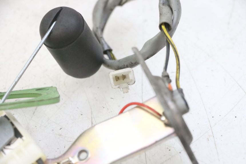 photo de FUEL TANK GAUGE PIAGGIO NEW TYPHOON 50 (2018 - 2021) - Zoom on usage condition