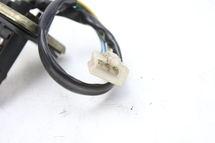 photo de FUEL TANK GAUGE PEUGEOT V-CLIC VCLIC 50 (2007 - 2013) - Fixing points details