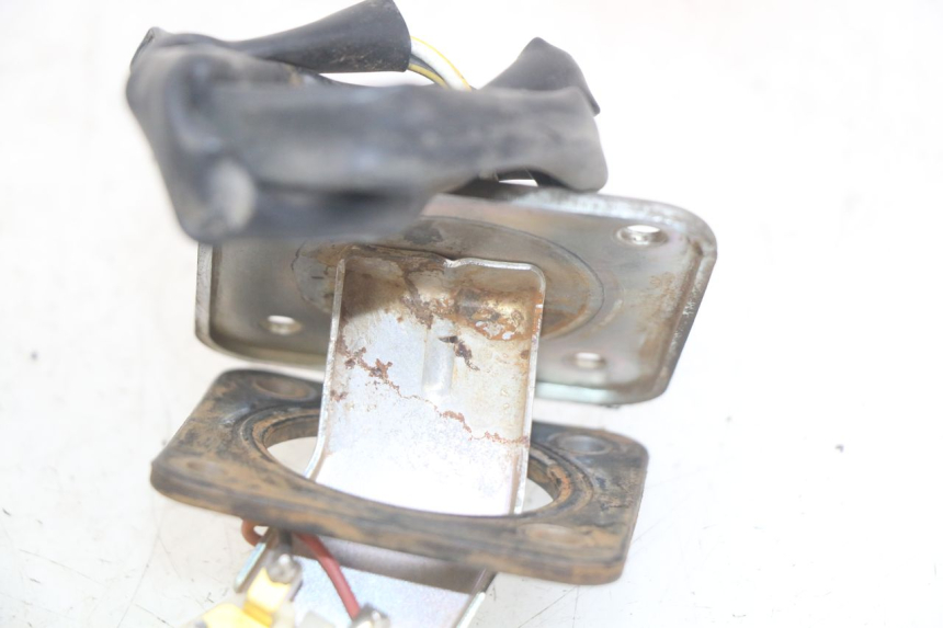 photo de FUEL TANK GAUGE KAWASAKI Z 750 (2007 - 2013) - Fixing points details