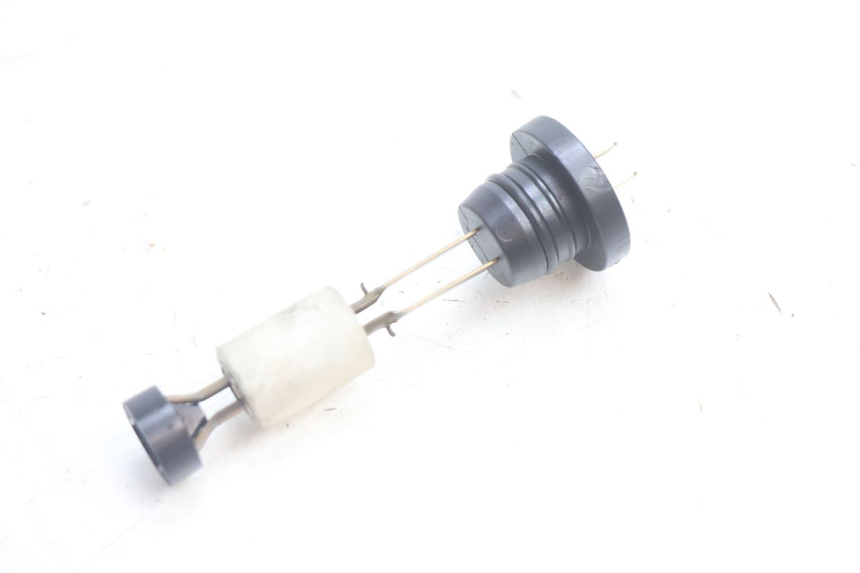 photo de OIL RESERVOIR DIPSTICK PEUGEOT BUXY 50 (1993 - 1998) - Zoom on usage condition