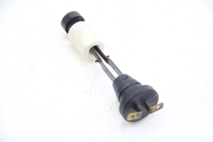 photo de OIL RESERVOIR DIPSTICK PEUGEOT FOX 50 (1995 - 2003) - Zoom on usage condition