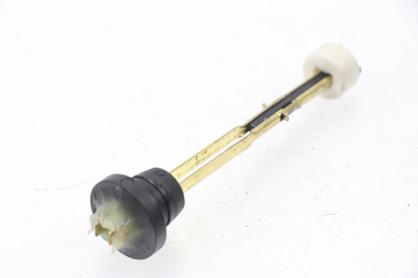 photo de OIL TANK DIPSTICK PEUGEOT LUDIX 50 (2005 - 2007) - Zoom on usage condition