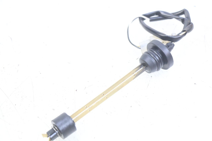 photo de OIL TANK DIPSTICK PEUGEOT LUDIX 50 (2008 - 2017) - Zoom on usage condition