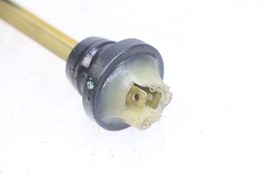 photo de OIL TANK DIPSTICK PEUGEOT LUDIX 50 (2005 - 2007) - Zoom on usage condition