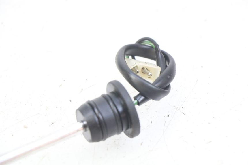 photo de OIL TANK DIPSTICK RIEJU MRT 50 (2009 - 2017) - Zoom on usage condition