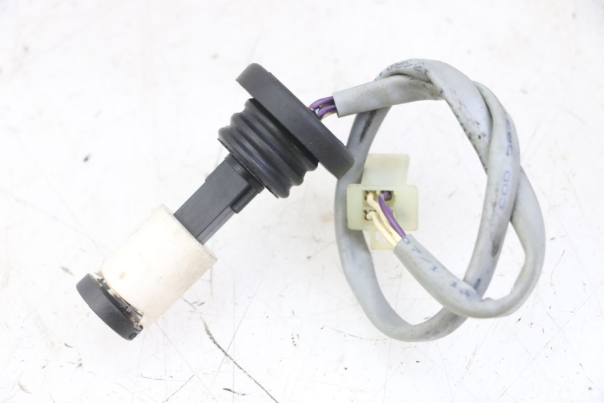 photo de OIL RESERVOIR DIPSTICK PIAGGIO NEW TYPHOON 50 (2018 - 2021) - Zoom on usage condition