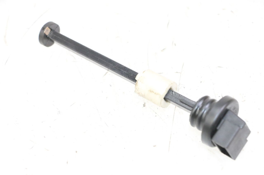 photo de OIL RESERVOIR DIPSTICK PIAGGIO VESPA S 2T 50 (2007 - 2014) - Alternative perspective