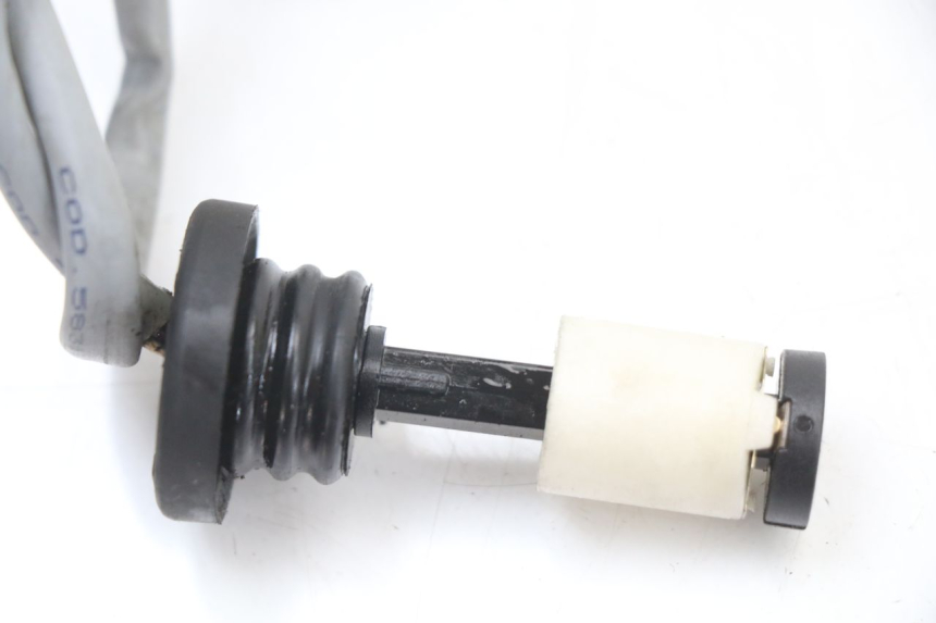 photo de OIL RESERVOIR DIPSTICK APRILIA SR 2T 50 (2018 - 2022) - Zoom on usage condition