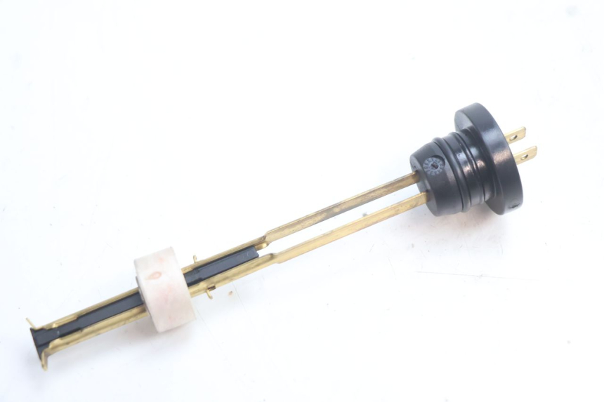 photo de OIL RESERVOIR DIPSTICK PEUGEOT TREKKER 50 (1995 - 2004) - Zoom on usage condition