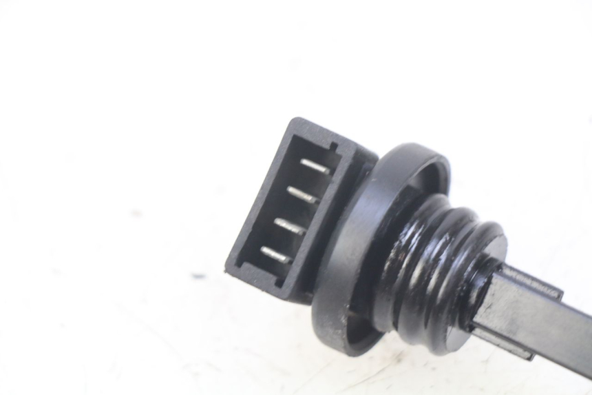 photo de OIL RESERVOIR DIPSTICK PIAGGIO VESPA S 2T 50 (2007 - 2014) - Zoom on usage condition