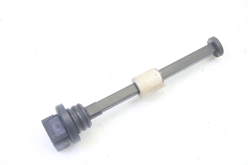 photo de OIL RESERVOIR DIPSTICK PIAGGIO VESPA S 2T 50 (2007 - 2014) - Zoom on usage condition