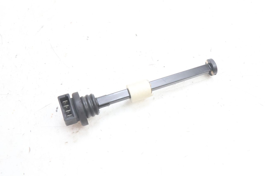 photo de OIL RESERVOIR DIPSTICK PIAGGIO VESPA S 2T 50 (2007 - 2014) - Zoom on usage condition