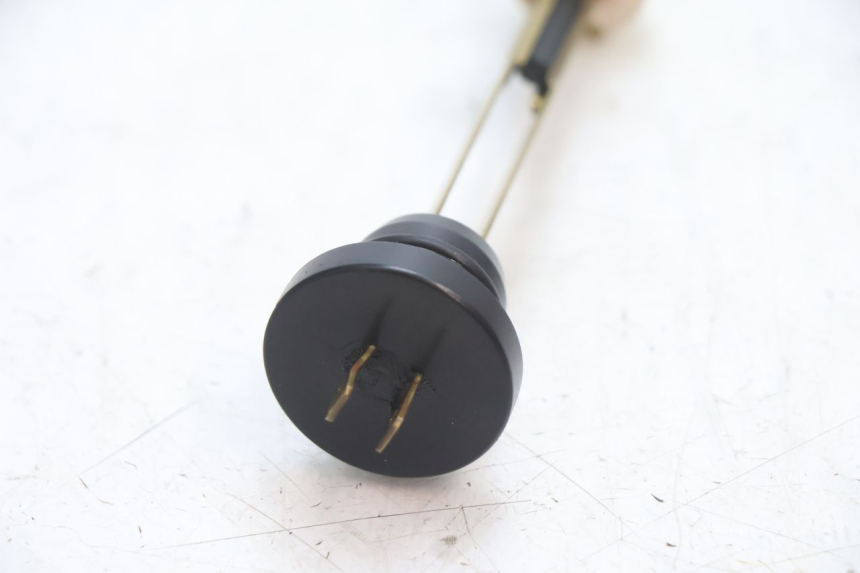 photo de OIL RESERVOIR DIPSTICK PEUGEOT VIVACITY 50 (1998 - 2003) - Zoom on usage condition