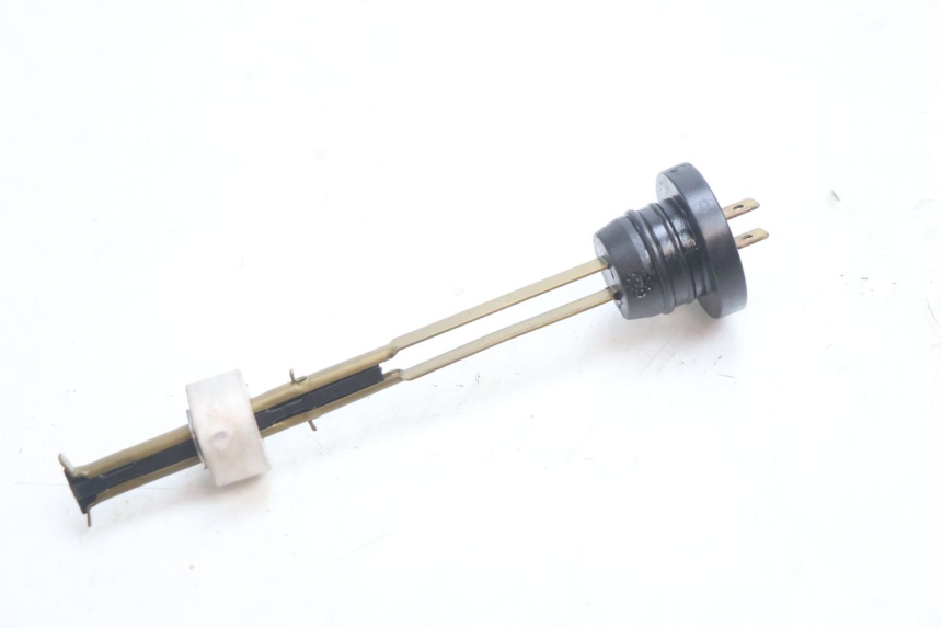 photo de OIL RESERVOIR DIPSTICK PEUGEOT VIVACITY 50 (1998 - 2003) - Zoom on usage condition