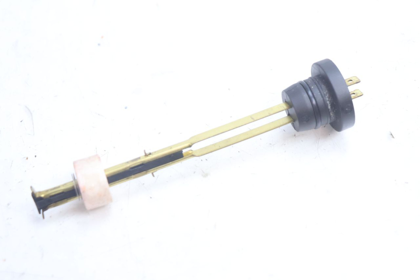 photo de OIL RESERVOIR DIPSTICK PEUGEOT VIVACITY 50 (2004 - 2009) - Zoom on usage condition