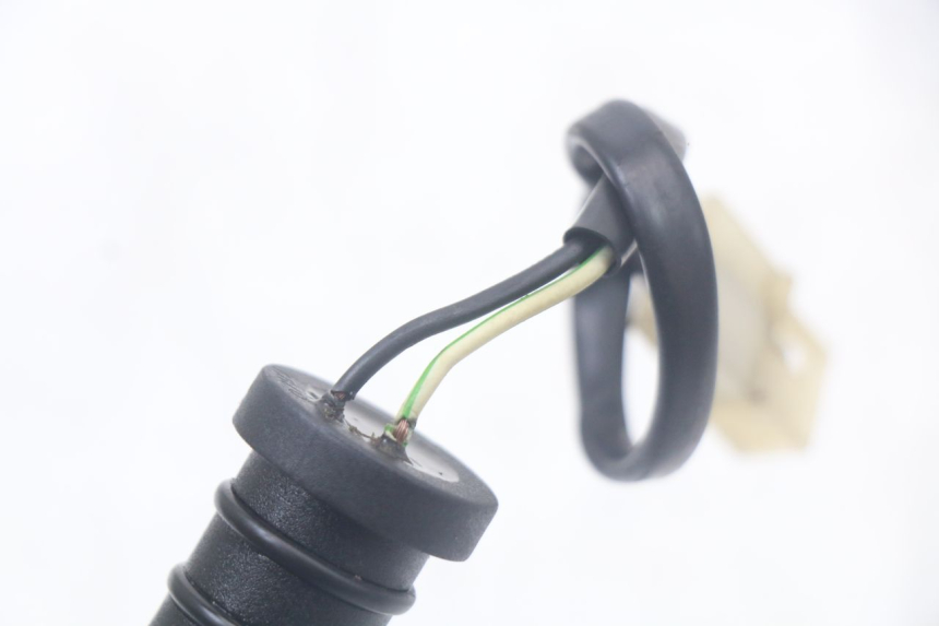 photo de OIL RESERVOIR DIPSTICK PEUGEOT XP6 50 (1997 - 2003) - Zoom on usage condition