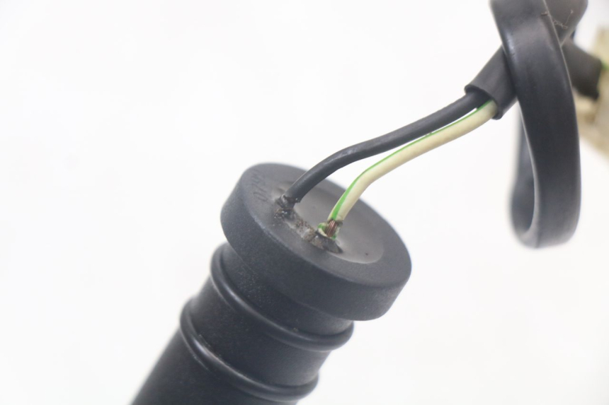 photo de OIL RESERVOIR DIPSTICK PEUGEOT XP6 50 (1997 - 2003) - Alternative perspective