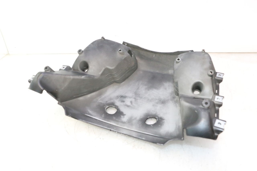 photo de REAR MIDDLE PANEL APRILIA ATLANTIC S 125 (2010 - 2013) - Surface and material condition