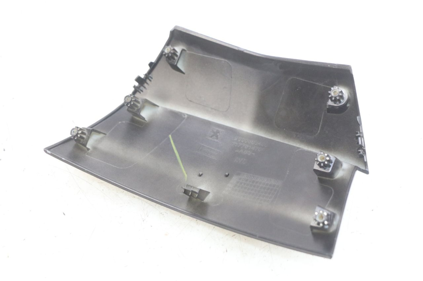 photo de REAR FAIRING JUNCTION PEUGEOT CITYSTAR 125 (2011 - 2017) - Component detail