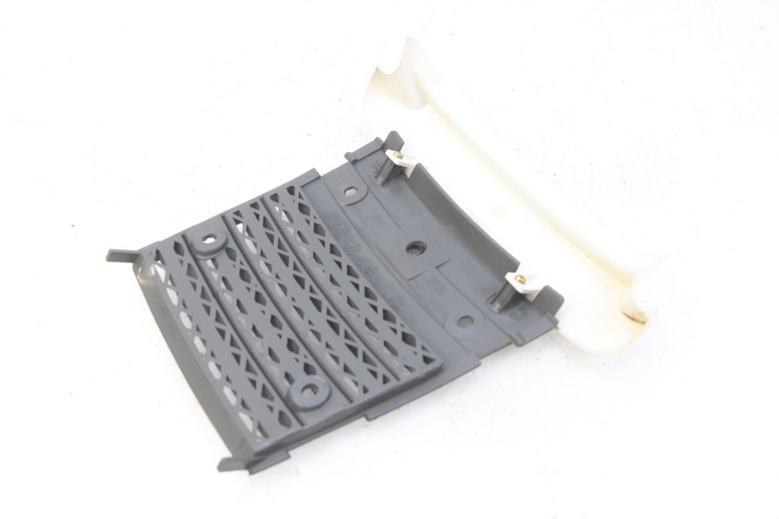 photo de REAR FAIRING JUNCTION SUZUKI CP 80 (1985 - 1996) - Zoom on usage condition