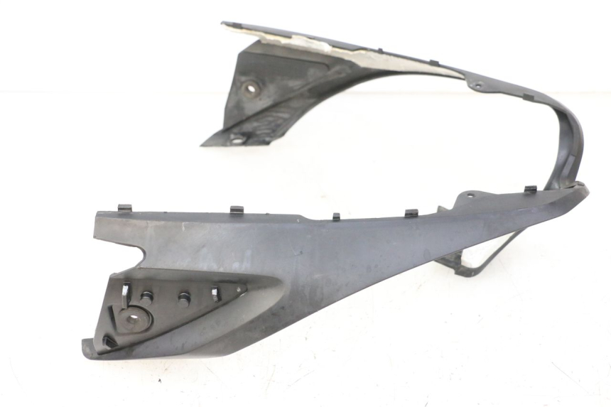 photo de REAR MIDDLE PANEL YAMAHA FZ6 FAZER S2 600 (2007 - 2011) - Zoom on usage condition