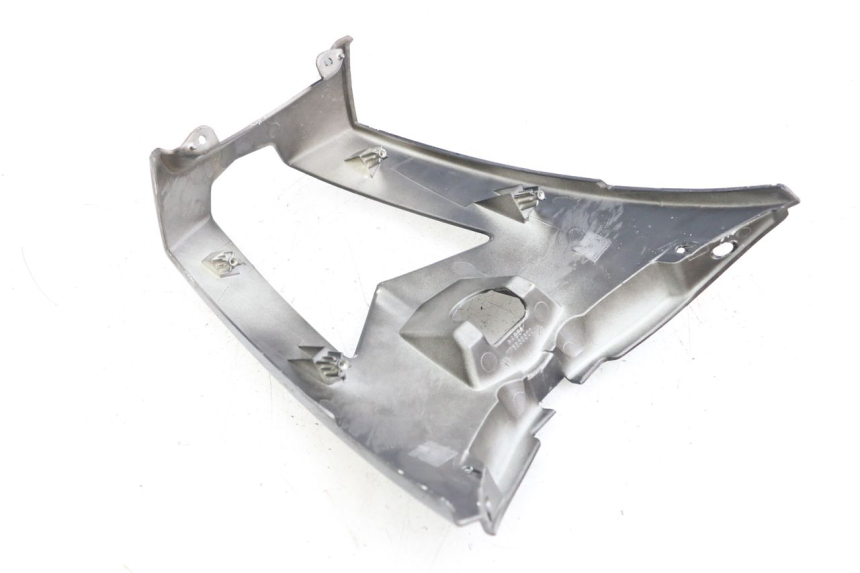 photo de REAR MIDDLE PANEL PEUGEOT GEOPOLIS RS 125 (2007 - 2009) - Zoom on usage condition