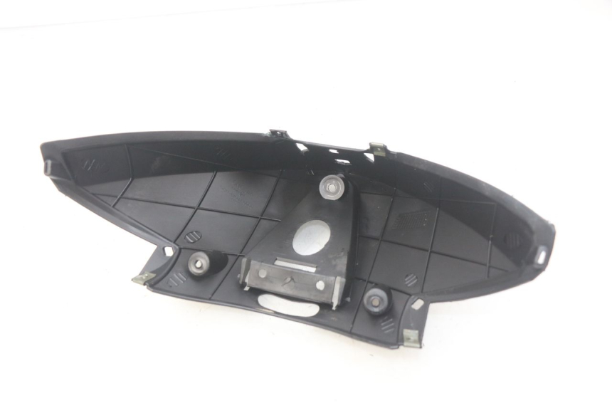 photo de REAR FAIRING JUNCTION TNT MOTOR GRIDO 2T 50 (2010 - 2019) - Zoom on usage condition