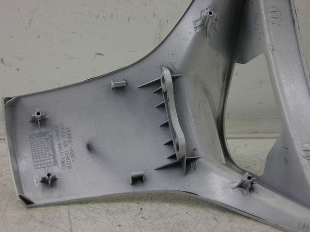 photo de REAR MIDDLE PANEL HONDA FES S-WING SWING 125 (2007 - 2015) - Technical close-up