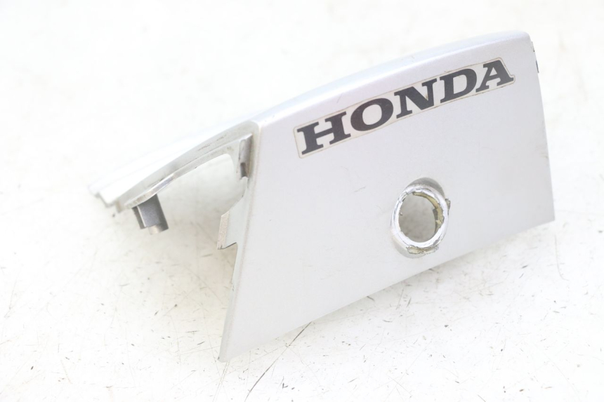 photo de REAR FAIRING JUNCTION HONDA SCV LEAD 100 (2003 - 2007) - Markings and original references