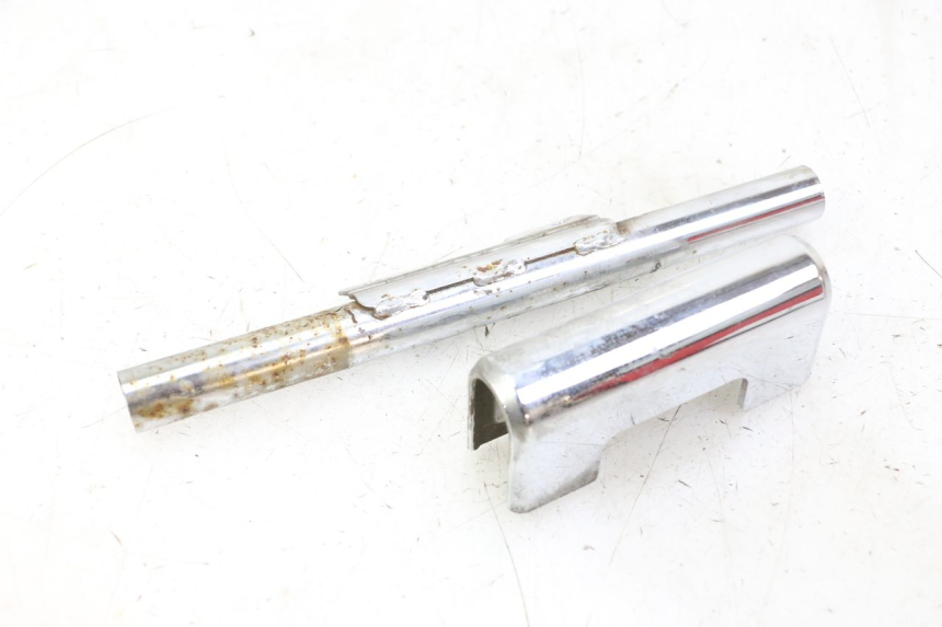 photo de REAR LOWER MIDDLE PANEL HYOSUNG GV AQUILA 125 (2000 - 2009) - Fixing points details