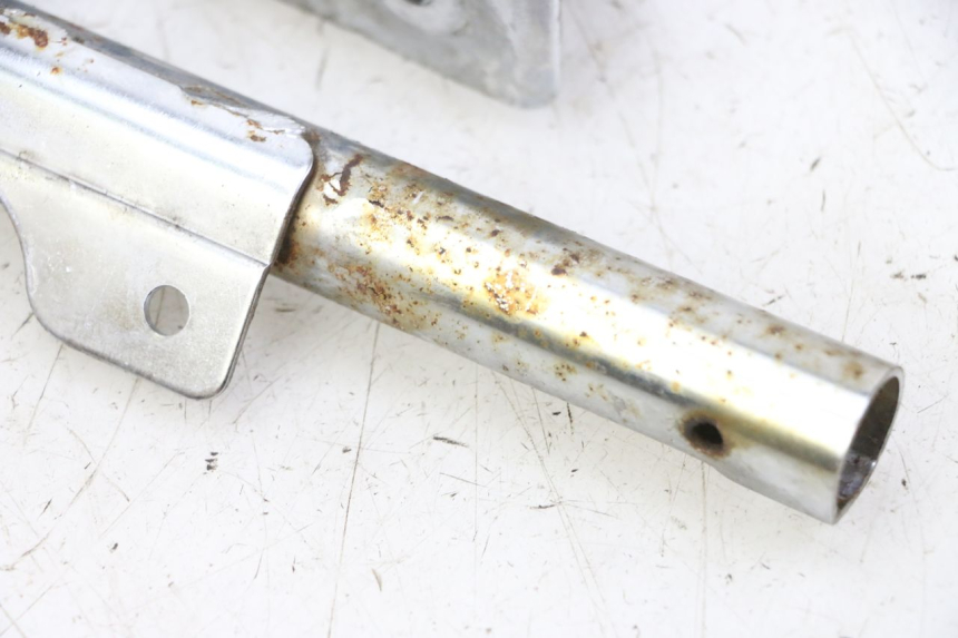 photo de REAR LOWER MIDDLE PANEL HYOSUNG GV AQUILA 125 (2000 - 2009) - Surface and material condition