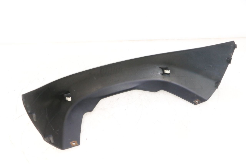 photo de LOWER REAR FAIRING JUNCTION SUZUKI BURGMAN 125 (2007 - 2014) - Component detail