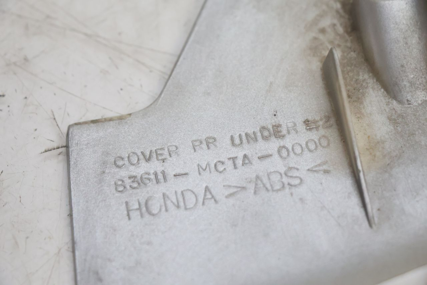 photo de REAR LOWER MIDDLE PANEL HONDA FJS SILVER WING SILVERWING 400 (2005 - 2008) - Fixing points details