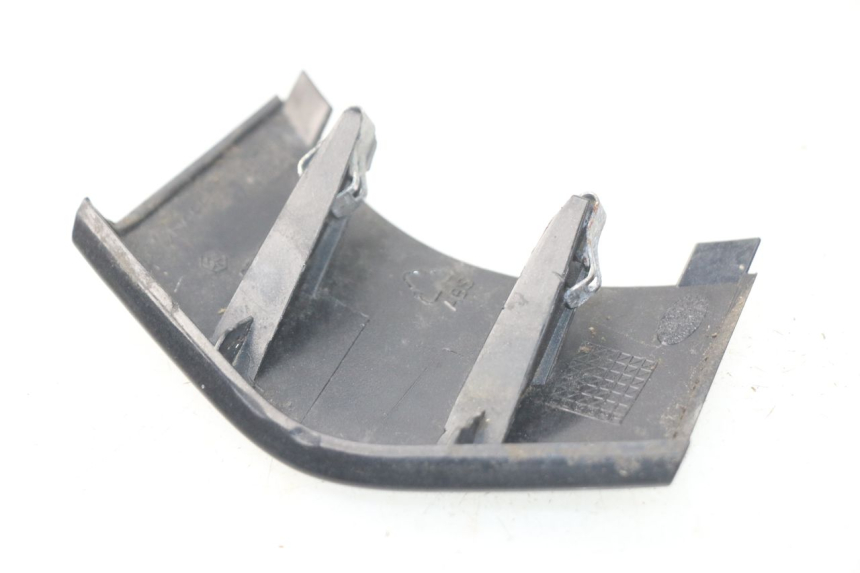 photo de REAR LOWER MIDDLE PANEL PIAGGIO FLY IE 125 (2012 - 2017) - Zoom on usage condition