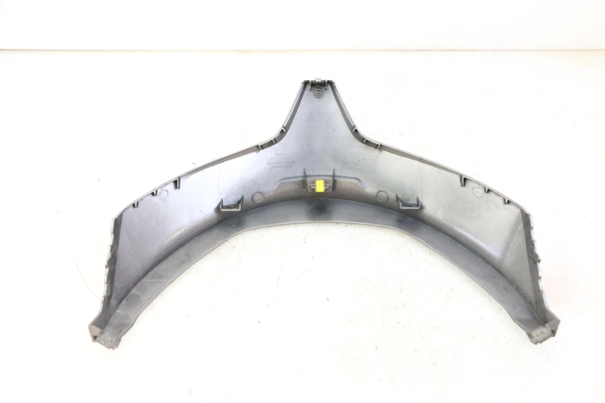 photo de REAR LOWER MIDDLE PANEL HONDA FORZA ABS 300 (2013 - 2017) - Technical close-up