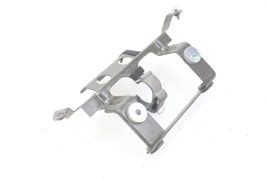 photo de LOWER REAR FAIRING JUNCTION YAMAHA FZS FAZER 600 (1998 - 2001) - Component detail