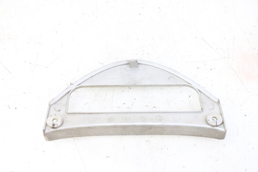 photo de REAR LOWER MIDDLE PANEL KYMCO GRAND DINK 125 (2002 - 2007) - Zoom on usage condition