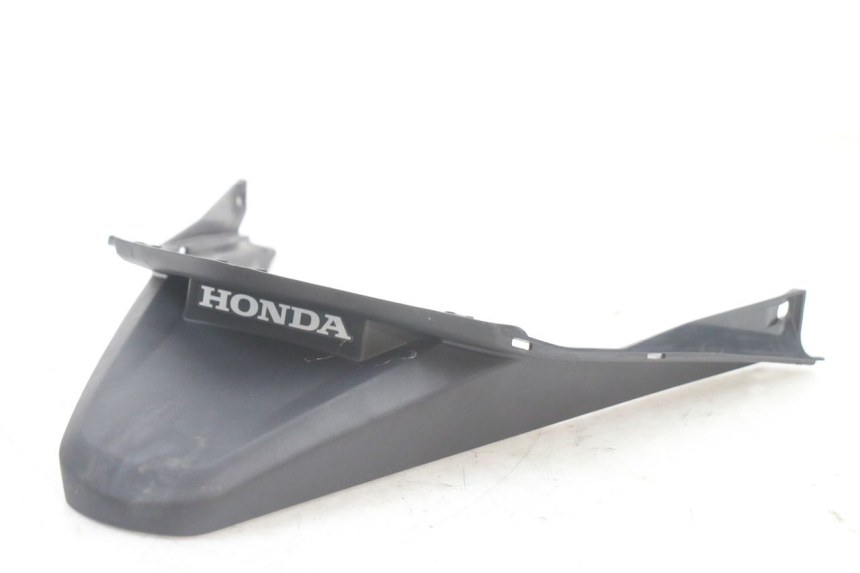 photo de REAR LOWER MIDDLE PANEL HONDA PCX (JF57/JF64) 125 (2014 - 2018) - Component detail