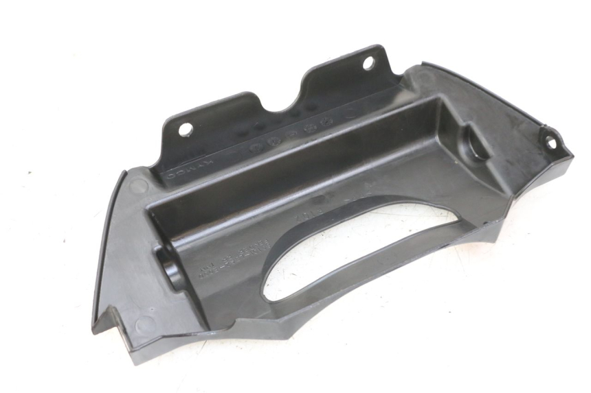 photo de REAR LOWER MIDDLE PANEL KYMCO XCITING 500 (2007 - 2010) - Zoom on usage condition
