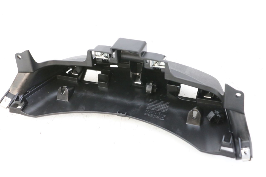 photo de REAR LOWER MIDDLE PANEL PIAGGIO MP3 500 (2014 - 2017) - Zoom on usage condition