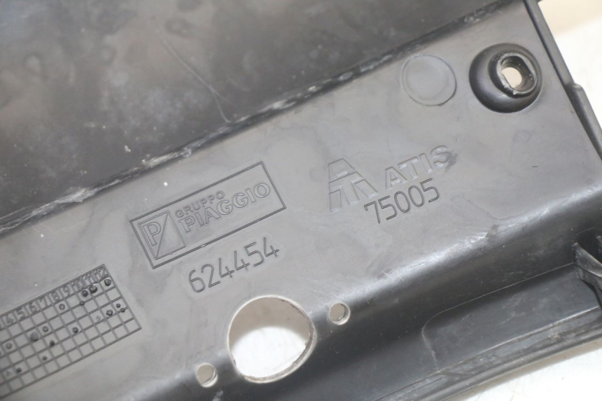 photo de REAR LOWER MIDDLE PANEL PIAGGIO MP3 RL 250 (2006 - 2010) - Product overview