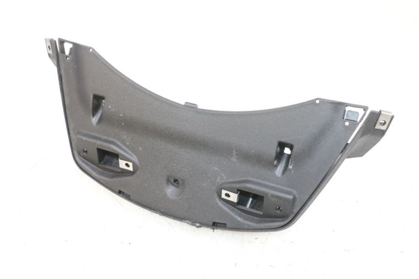photo de REAR LOWER MIDDLE PANEL PIAGGIO MP3 500 (2016 - 2018) - Zoom on usage condition