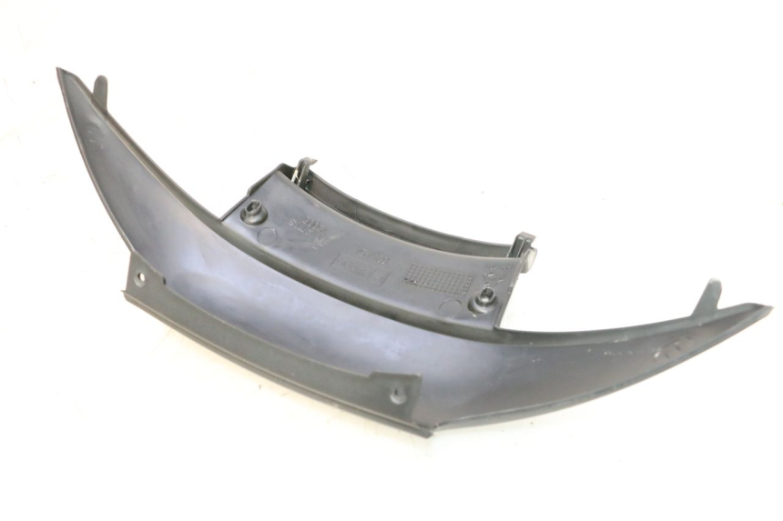 photo de LOWER REAR FAIRING JUNCTION PIAGGIO MP3 125 (2006 - 2014) - Alternative perspective