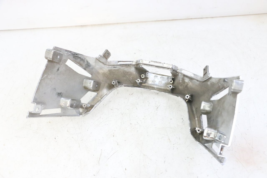 photo de REAR LOWER MIDDLE PANEL KYMCO LIKE 4T 50 (2019 - 2025) - Technical close-up