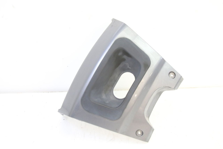 photo de REAR LOWER MIDDLE PANEL PEUGEOT SATELIS 250 (2006 - 2012) - Zoom on usage condition