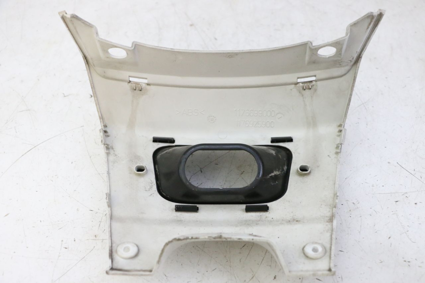 photo de LOWER REAR FAIRING JUNCTION PEUGEOT SATELIS 125 (2010 - 2012) - Alternative perspective