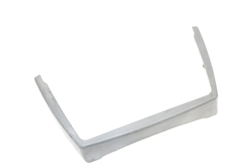 photo de REAR LOWER MIDDLE PANEL SUZUKI GS F 500 (2004 - 2007) - Alternative perspective