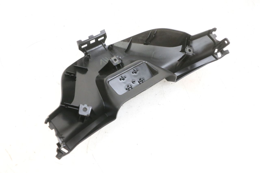 photo de REAR LOWER MIDDLE PANEL YAMAHA TRICITY 300 (2020 - 2024) - Fixing points details