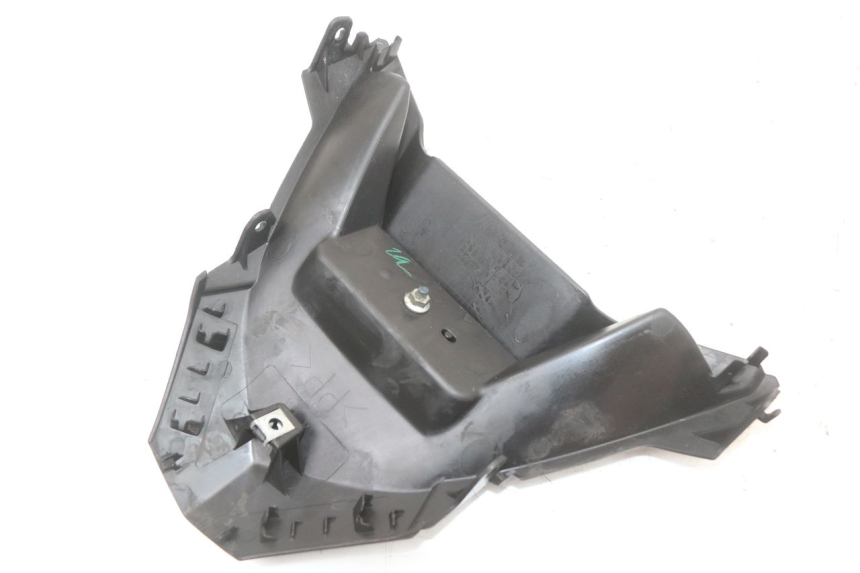 photo de LOWER REAR FAIRING JUNCTION YAMAHA XMAX X-MAX ABS 125 (2017 - 2020) - Fixing points details